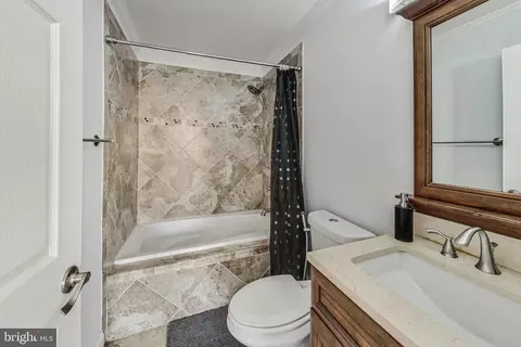 Bath - 312 S Regester St, Baltimore, MD 21231 photo 4 of 6