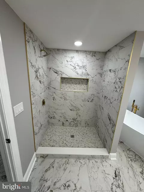 Bath - 2412 Callow Ave, Baltimore, MD 21217 photo 1 of 6