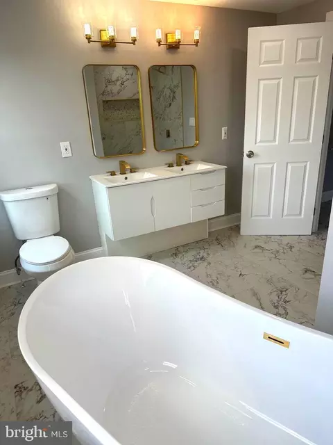 Bath - 2412 Callow Ave, Baltimore, MD 21217 photo 6 of 6