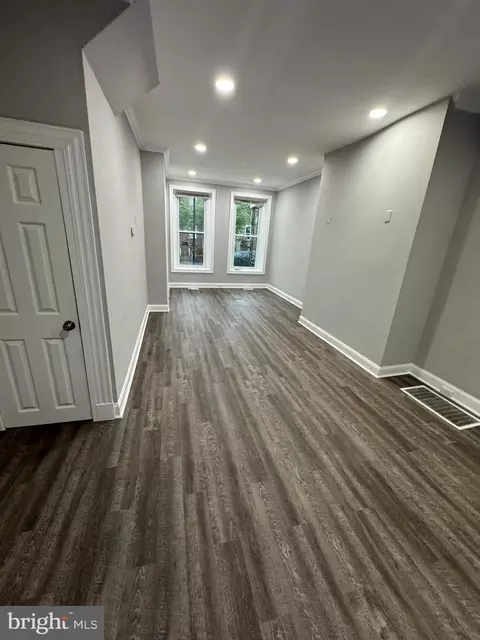 Entry Way - 2412 Callow Ave, Baltimore, MD 21217 photo 2 of 4