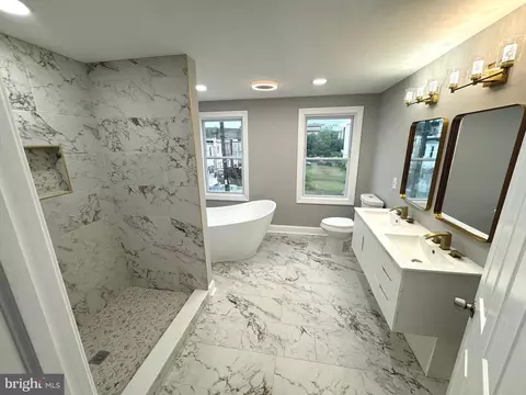 Bath - 2412 Callow Ave, Baltimore, MD 21217 photo 3 of 6