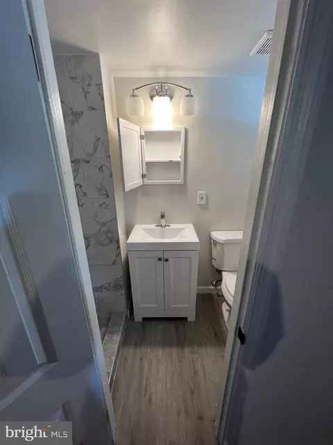 Bath - 1655 Winford Rd, Baltimore, MD 21239 photo 5 of 7
