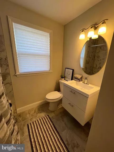Bath - 1655 Winford Rd, Baltimore, MD 21239 photo 4 of 7