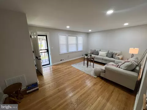 Entry Way - 1655 Winford Rd, Baltimore, MD 21239 photo 1 of 7