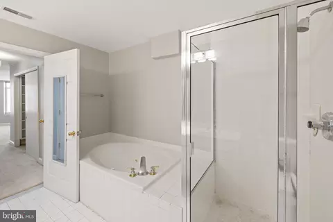 Bath - 100 Harborview Dr #1213, Baltimore, MD 21230 photo 5 of 6