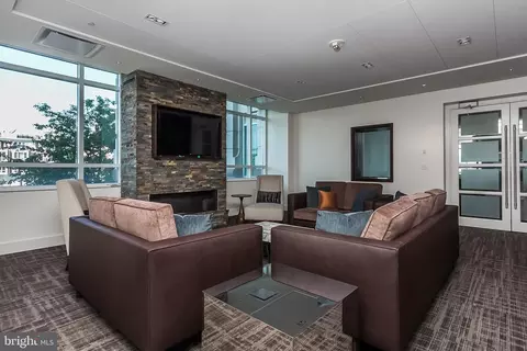 Living - 100 Harborview Dr #1213, Baltimore, MD 21230 photo 5 of 5