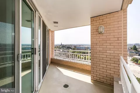 Exterior - 100 Harborview Dr #1213, Baltimore, MD 21230 photo 2 of 15