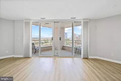 Living - 100 Harborview Dr #1213, Baltimore, MD 21230 photo 1 of 5