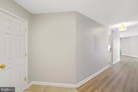 Entry Way - 100 Harborview Dr #1213, Baltimore, MD 21230 photo 2 of 4