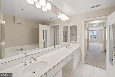 Bath - 100 Harborview Dr #1213, Baltimore, MD 21230 photo 6 of 6