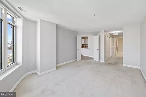 Living - 100 Harborview Dr #1213, Baltimore, MD 21230 photo 4 of 5