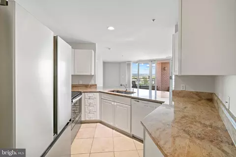 Kitchen - 100 Harborview Dr #1213, Baltimore, MD 21230 photo 1 of 3