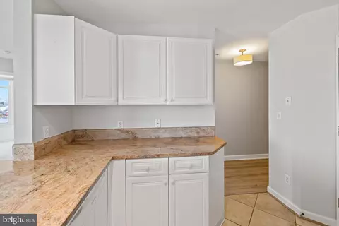 Entry Way - 100 Harborview Dr #1213, Baltimore, MD 21230 photo 3 of 4