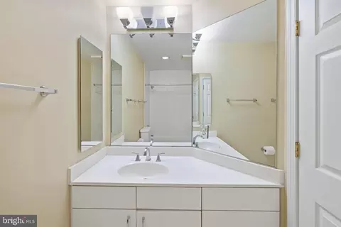 Bath - 100 Harborview Dr #1213, Baltimore, MD 21230 photo 1 of 6