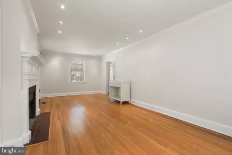 Living - 7 E Madison St, Baltimore, MD 21202 photo 5 of 6
