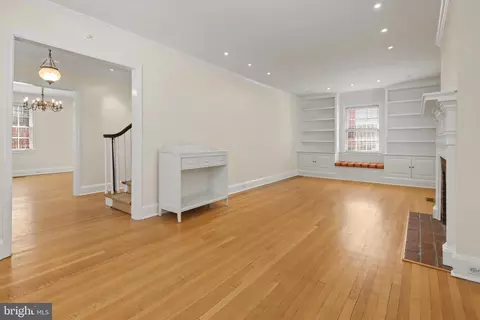 Living - 7 E Madison St, Baltimore, MD 21202 photo 2 of 6