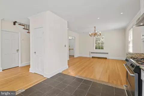 Entry Way - 7 E Madison St, Baltimore, MD 21202 photo 7 of 10