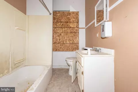 Entry Way - 811 Appleton St, Baltimore, MD 21217 photo 5 of 5