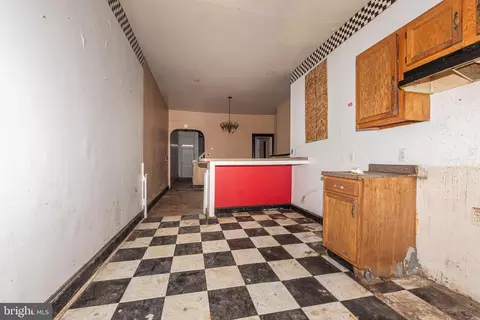 Entry Way - 811 Appleton St, Baltimore, MD 21217 photo 4 of 5