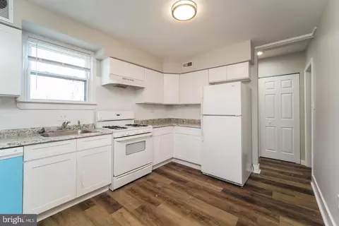 Entry Way - 4201 Bonner Rd, Baltimore, MD 21216 photo 1 of 2