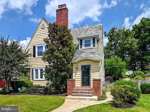 212 E Lake Ave, Baltimore, MD 21212 photo 2