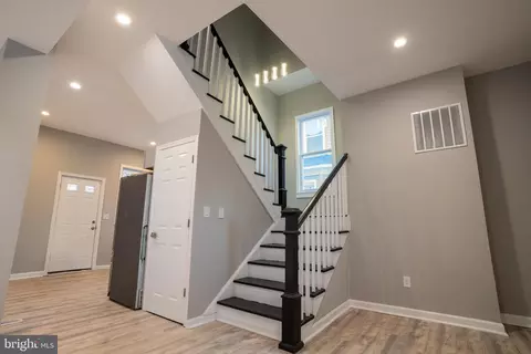 Entry Way - 4108 Boarman Ave, Baltimore, MD 21215 photo 6 of 9