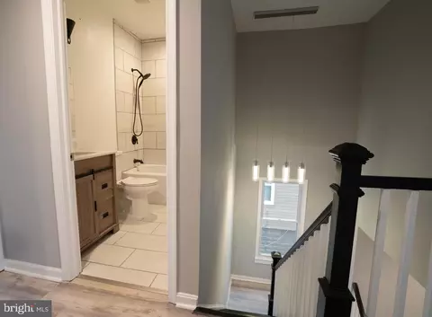 Entry Way - 4108 Boarman Ave, Baltimore, MD 21215 photo 8 of 9