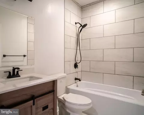 Bath - 4108 Boarman Ave, Baltimore, MD 21215 photo 2 of 3