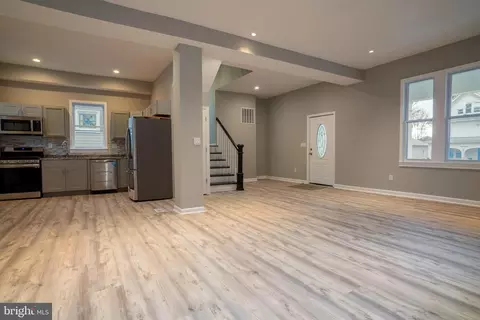Entry Way - 4108 Boarman Ave, Baltimore, MD 21215 photo 3 of 9