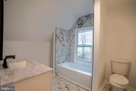 Bath - 4108 Boarman Ave, Baltimore, MD 21215 photo 3 of 3