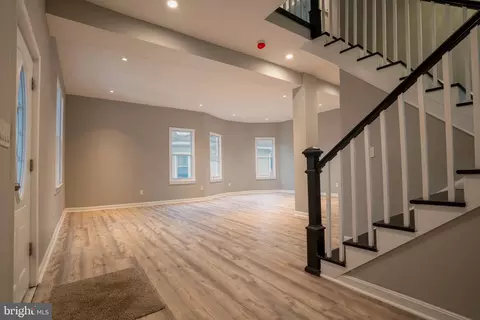 Entry Way - 4108 Boarman Ave, Baltimore, MD 21215 photo 1 of 9