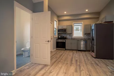 Entry Way - 4108 Boarman Ave, Baltimore, MD 21215 photo 5 of 9