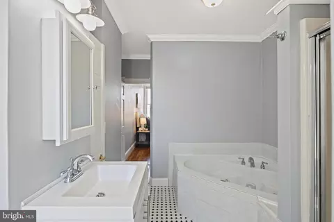 Bath - 417 E Fort Ave, Baltimore, MD 21230 photo 2 of 3
