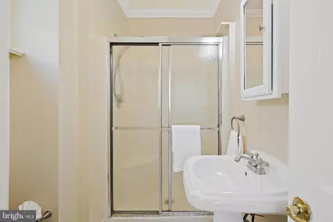 Bath - 417 E Fort Ave, Baltimore, MD 21230 photo 3 of 3