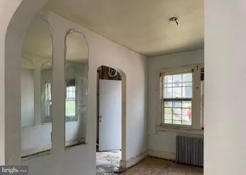 Entry Way - 3304 Elbert St, Baltimore, MD 21229 photo 3 of 7