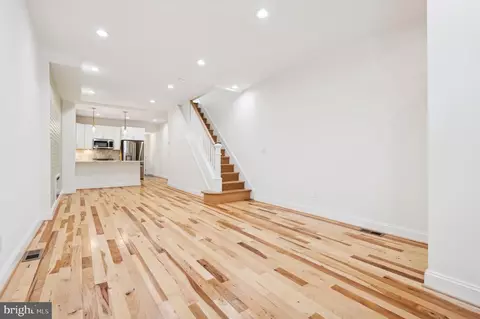 Living - 25 S Potomac St S, Baltimore, MD 21224 photo 1 of 3