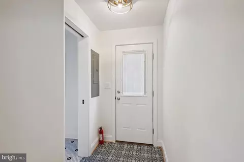 Entry Way - 25 S Potomac St S, Baltimore, MD 21224 photo 2 of 3