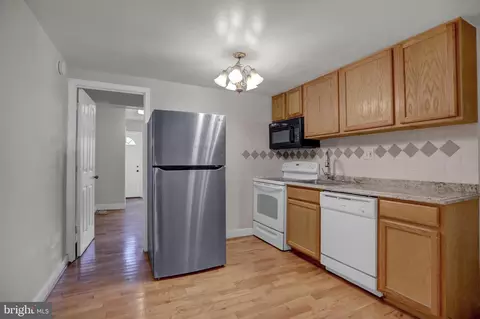 643 Melvin Dr, Baltimore, MD 21230 photo 2