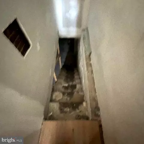 Entry Way - 622 Denison St, Baltimore, MD 21229 photo 6 of 9