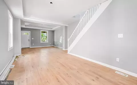 Entry Way - 622 Denison St, Baltimore, MD 21229 photo 2 of 9