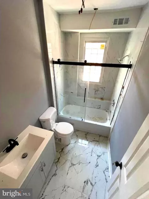 Bath - 622 Denison St, Baltimore, MD 21229 photo 2 of 2