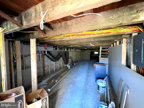 Entry Way - 622 Denison St, Baltimore, MD 21229 photo 7 of 9