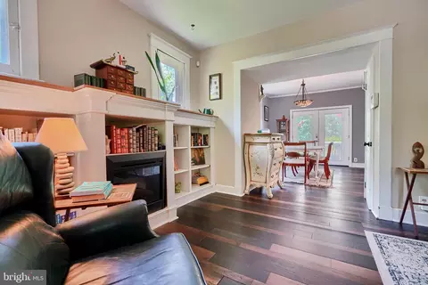 Entry Way - 612 Hollen Rd, Baltimore, MD 21212 photo 1 of 2