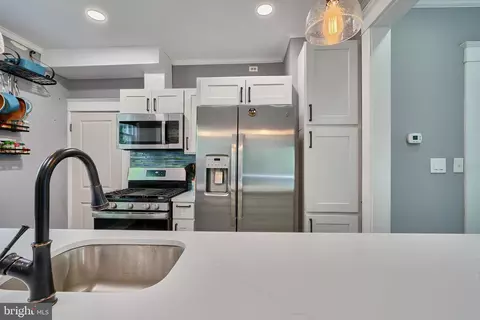 Kitchen - 612 Hollen Rd, Baltimore, MD 21212 photo 4 of 9