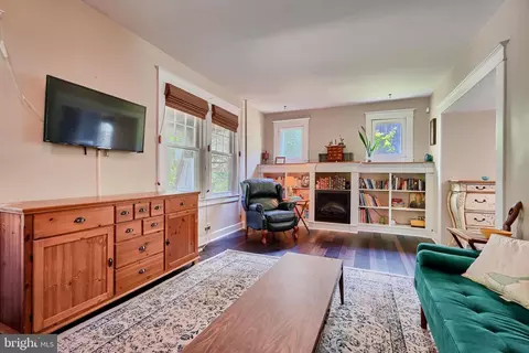 Living - 612 Hollen Rd, Baltimore, MD 21212 photo 1 of 1