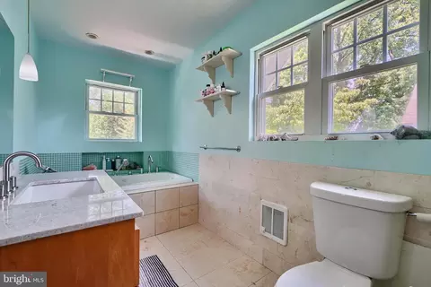 Bath - 612 Hollen Rd, Baltimore, MD 21212 photo 4 of 7