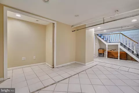 Entry Way - 612 Hollen Rd, Baltimore, MD 21212 photo 2 of 2