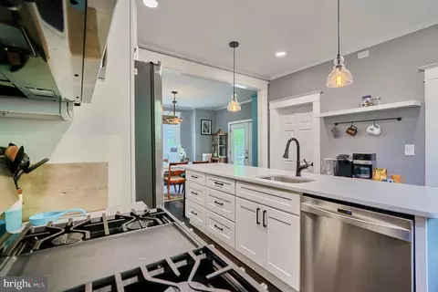 Kitchen - 612 Hollen Rd, Baltimore, MD 21212 photo 8 of 9