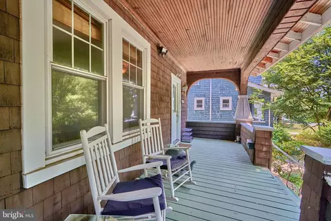 Exterior - 612 Hollen Rd, Baltimore, MD 21212 photo 2 of 15