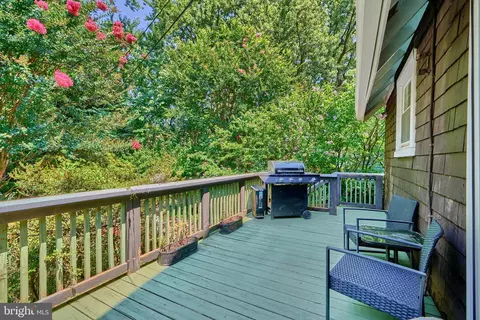 Exterior - 612 Hollen Rd, Baltimore, MD 21212 photo 6 of 15